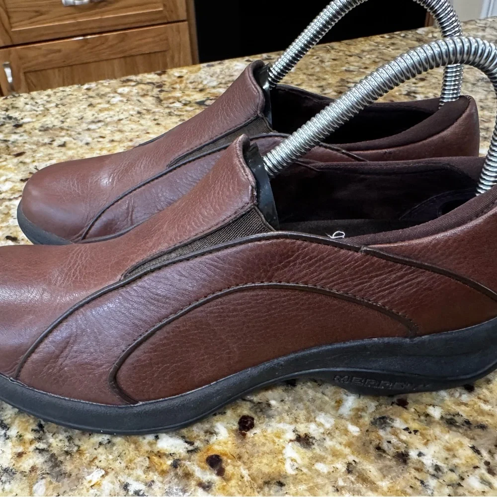 Merrell Womens Dark Brown Leather Slip On Clogs Comfort Walking Shoes Size 7.5